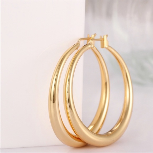 NWT Yellow Gold Plated Hoop Earings - Picture 2 of 5